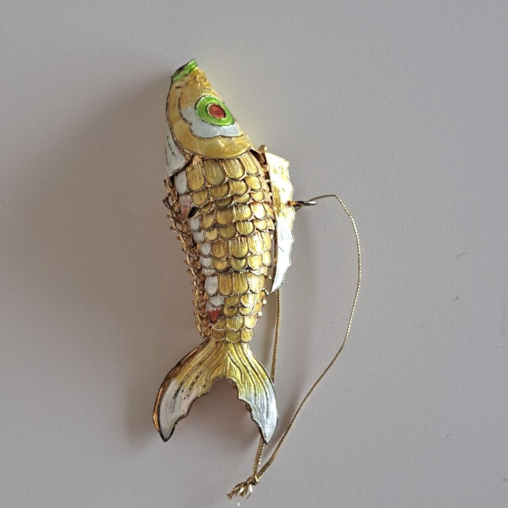 Vintage Gold & White Articulated Fish Ornament Hanging Décor With Enamel Finish - Picture 5 of 9